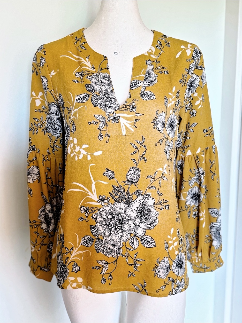 Available by Angela Fashion Mustard Floral Long Sleeve Blouse Size Small